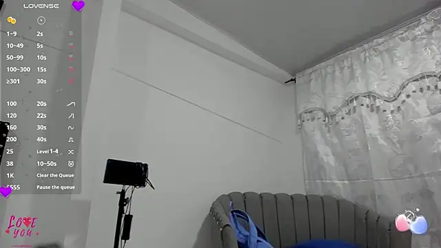 Snapshot of Vahiolet_smith chatting on 2, 12, 2025 Vahiolet smith online show from 2, 12, 2025