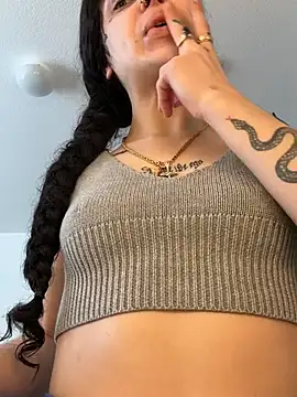 exoticmisfitt online show from 12, 2, 2026