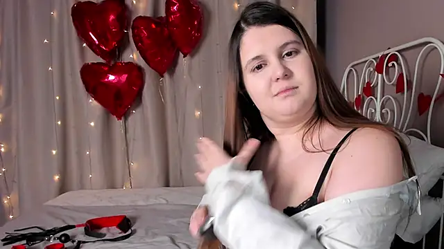 Snapshot of Miley_Brown_ chatting on 15, 2, 2025 Miley Brown online show from 15, 2, 2025