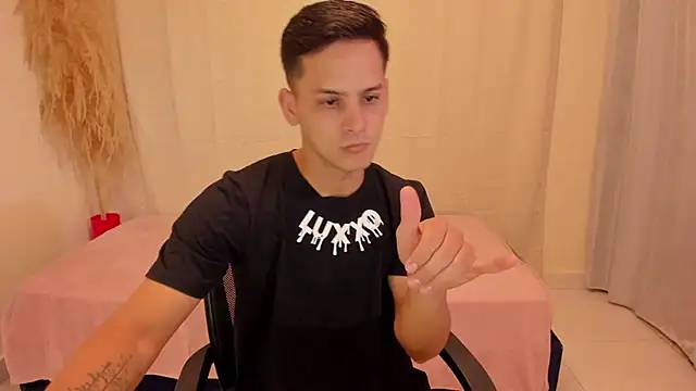 Snapshot of JANER_03 chatting on 21, 12, 2025 JANER 03 online show from 21, 12, 2025