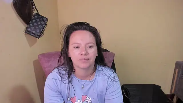 Snapshot of lauraguzman chatting on 30, 5, 2026 lauraguzman online show from 30, 5, 2026