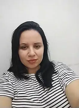 Snapshot of AdelinaJude chatting on 6, 10, 2025 AdelinaJude online show from 6, 10, 2025
