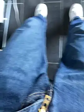 Snapshot of tomlolala chatting on 4, 10, 2025 tomlolala online show from 4, 10, 2025