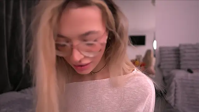 Snapshot of KylieJoyce chatting on 19, 11, 2025 KylieJoyce online show from 19, 11, 2025