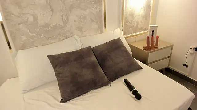 Snapshot of victoria18x chatting on 4, 11, 2025 victoria18x online show from 4, 11, 2025