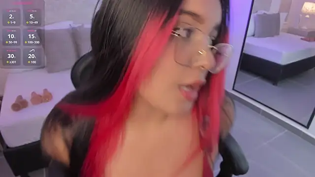 Snapshot of victoria18x chatting on 12, 11, 2025 victoria18x online show from 12, 11, 2025