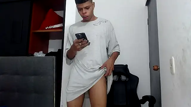 Snapshot of BrandonStond chatting on 23, 10, 2025 BrandonStond online show from 23, 10, 2025