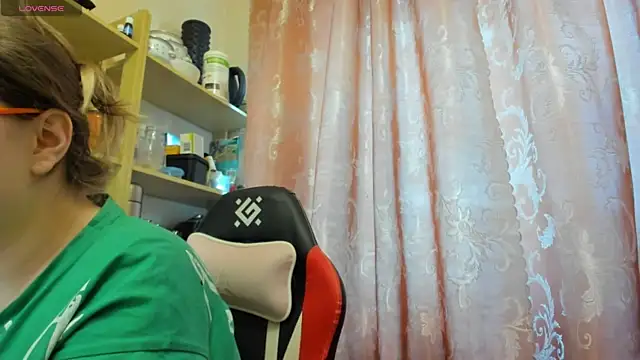 Seductive She Wolf online show from 6, 4, 2026