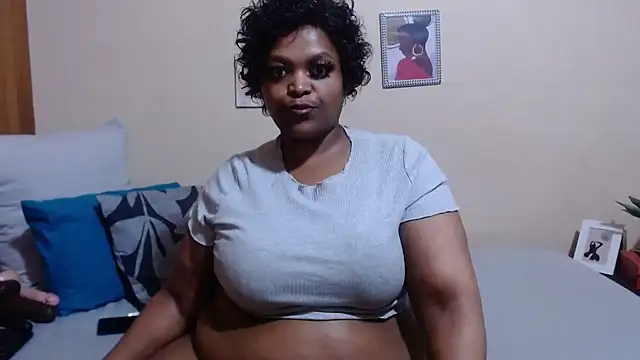 Snapshot of HotCurvyAssx38 chatting on 5, 1, 2025 HotCurvyAssx38 online show from 5, 1, 2025