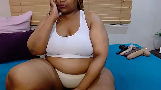 Snapshot of HotCurvyAssx38 chatting on 22, 9, 2025 HotCurvyAssx38 online show from 22, 9, 2025