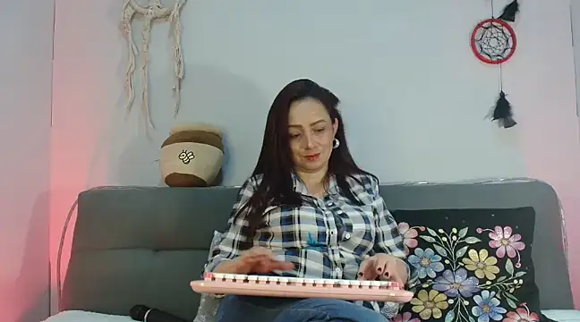 catalinamommyx online show from 24, 2, 2025