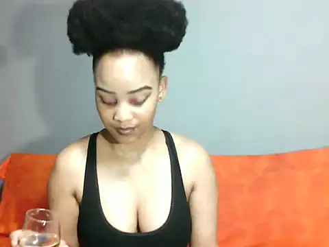 Snapshot of SmallSlut5 chatting on 25, 11, 2025 SmallSlut5 online show from 25, 11, 2025