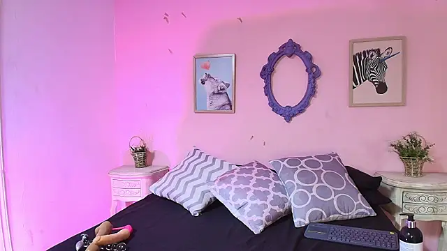 Elizabeth Santos online show from 4, 11, 2025