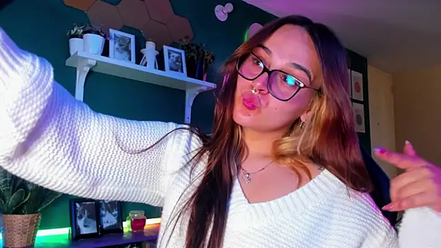 Snapshot of evy_orange1 chatting on 24, 4, 2026 evy orange1 online show from 24, 4, 2026