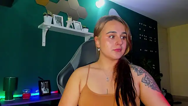 Snapshot of evy_orange1 chatting on 3, 6, 2026 evy orange1 online show from 3, 6, 2026