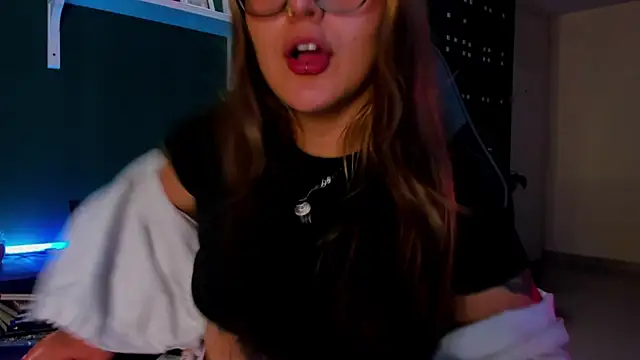 Snapshot of evy_orange1 chatting on 5, 6, 2026 evy orange1 online show from 5, 6, 2026