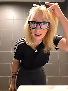 Snapshot of Giuliana_baby chatting on 12, 2, 2025 Giuliana baby online show from 12, 2, 2025