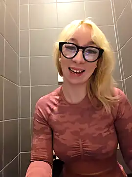 Snapshot of Giuliana_baby chatting on 13, 2, 2025 Giuliana baby online show from 13, 2, 2025