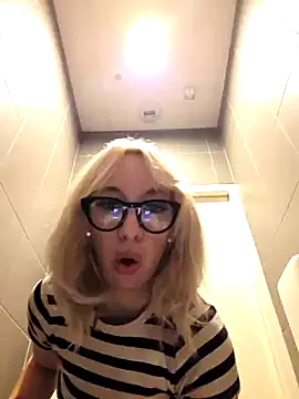 Snapshot of Giuliana_baby chatting on 22, 2, 2025 Giuliana baby online show from 22, 2, 2025