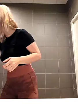 Snapshot of Giuliana_baby chatting on 24, 2, 2025 Giuliana baby online show from 24, 2, 2025