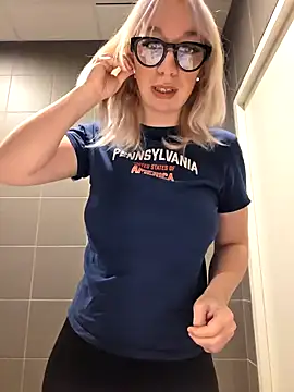 Snapshot of Giuliana_baby chatting on 26, 2, 2025 Giuliana baby online show from 26, 2, 2025