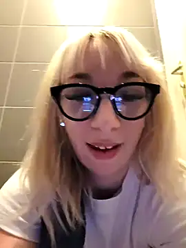 Snapshot of Giuliana_baby chatting on 7, 3, 2025 Giuliana baby online show from 7, 3, 2025