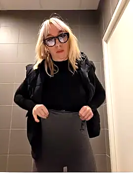 Snapshot of Giuliana_baby chatting on 21, 3, 2025 Giuliana baby online show from 21, 3, 2025