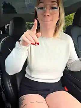 Snapshot of Giuliana_baby chatting on 5, 11, 2025 Giuliana baby online show from 5, 11, 2025