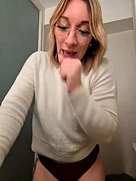 Snapshot of Giuliana_baby chatting on 17, 11, 2025 Giuliana baby online show from 17, 11, 2025