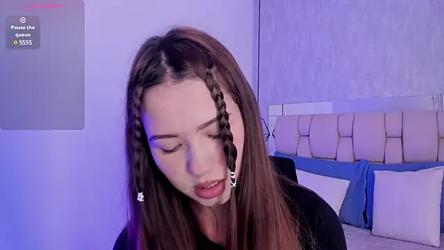 Roxie-Summers11 online show from 5, 2, 2025