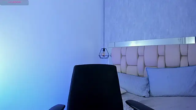 Roxie-Summers11 online show from 20, 2, 2025