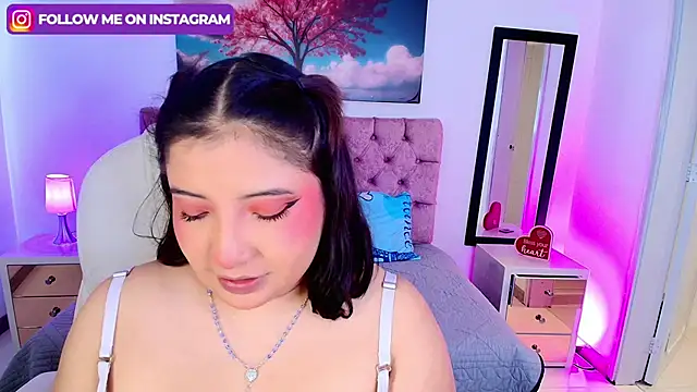 Snapshot of Emma_monserrat chatting on 2, 10, 2025 Emma monserrat online show from 2, 10, 2025