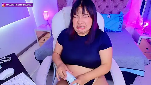 Snapshot of Emma_monserrat chatting on 20, 10, 2025 Emma monserrat online show from 20, 10, 2025