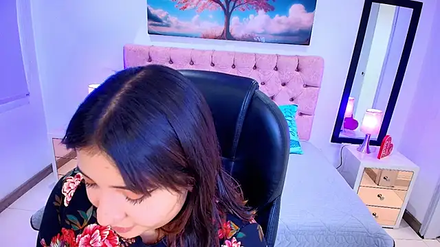 Snapshot of Emma_monserrat chatting on 15, 11, 2025 Emma monserrat online show from 15, 11, 2025