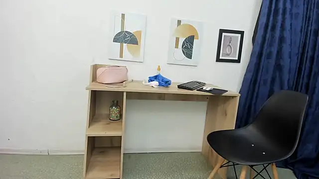 Emma Jnes online show from 23, 12, 2024