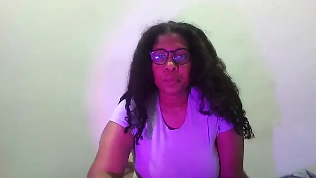 Snapshot of Ivon-09 chatting on 15, 10, 2025 Ivon-09 online show from 15, 10, 2025