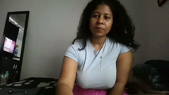 Snapshot of Ivon-09 chatting on 17, 10, 2025 Ivon-09 online show from 17, 10, 2025