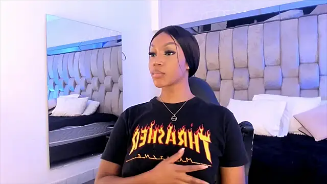 Snapshot of ChaynnaCooper chatting on 1, 2, 2025 ChaynnaCooper online show from 1, 2, 2025