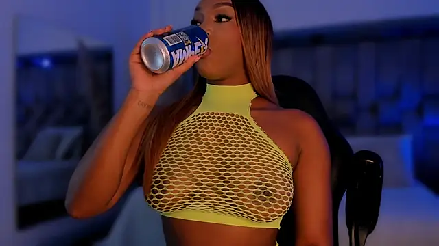 Snapshot of ChaynnaCooper chatting on 4, 11, 2025 ChaynnaCooper online show from 4, 11, 2025