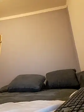 Snapshot of Henner33 chatting on 4, 1, 2025 Henner33 online show from 4, 1, 2025