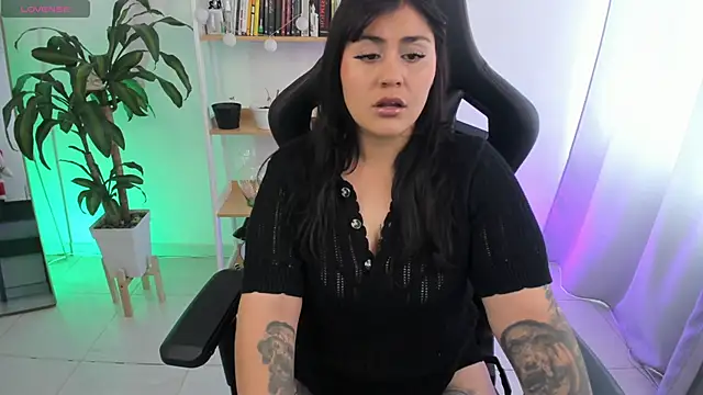 Snapshot of GretaX-X chatting on 24, 11, 2025 GretaX-X online show from 24, 11, 2025