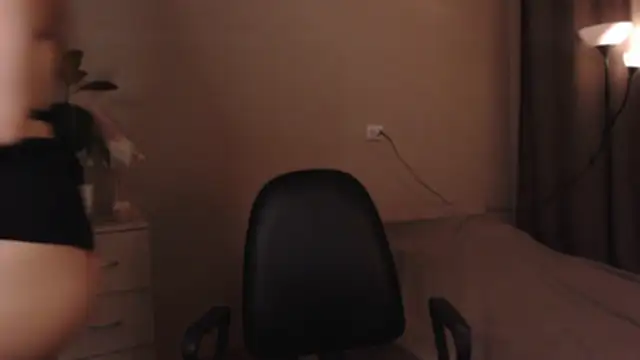 Snapshot of SarahSweetie chatting on 18, 11, 2025 SarahSweetie online show from 18, 11, 2025