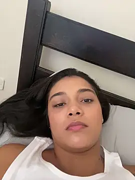 Snapshot of evely_coelloo chatting on 8, 3, 2025 evely coelloo online show from 8, 3, 2025