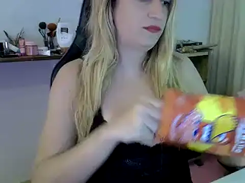 Snapshot of luizacandy chatting on 3, 12, 2024 luizacandy online show from 3, 12, 2024