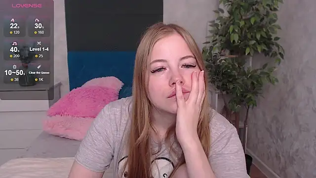 Snapshot of JennyyHot chatting on 2, 12, 2025 JennyyHot online show from 2, 12, 2025