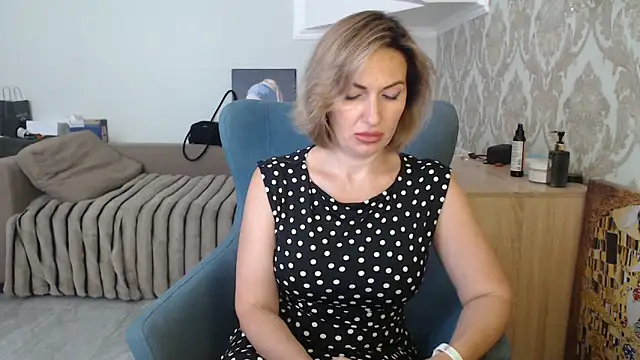 Snapshot of Mallinia chatting on 28, 5, 2026 Mallinia online show from 28, 5, 2026