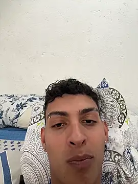 ValenSuarez25 online show from 8, 8, 2026