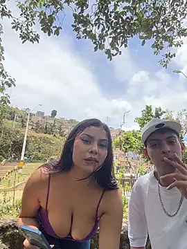 ValenSuarez25 online show from 9, 8, 2026