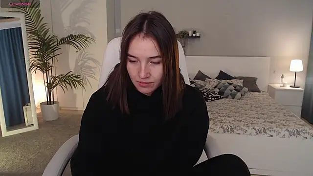 Bellla Haddid online show from 19, 9, 2025