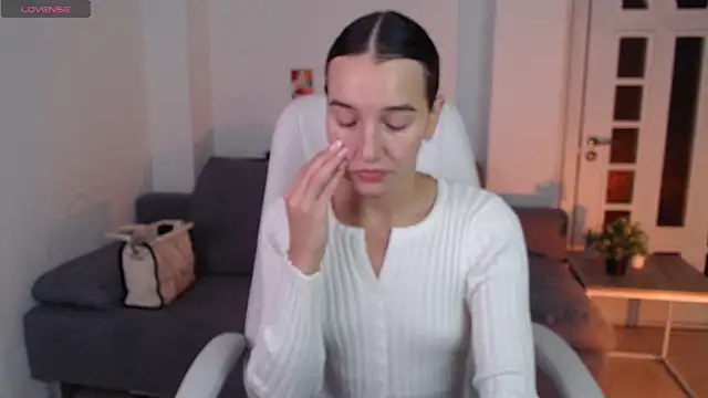 Bellla Haddid online show from 15, 10, 2025